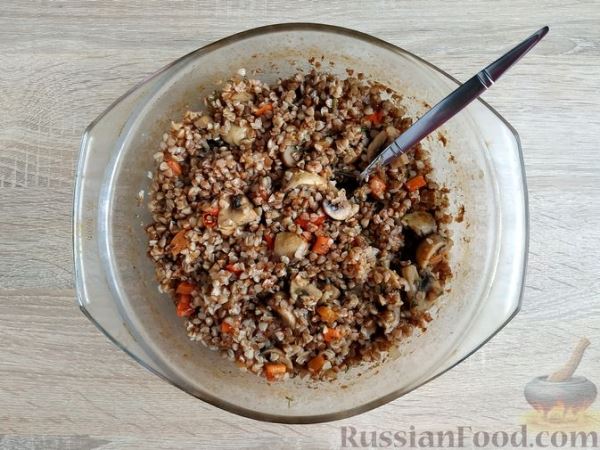 Гречка с грибами, сладким перцем и морковью (в духовке)