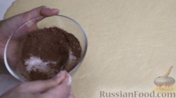 Рогалики на кефире с какао и корицей