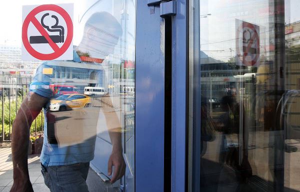 Российским курильщикам напомнили о новых штрафах