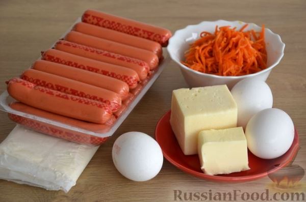 Сосиски в тесте фило с сыром и морковью по-корейски (в духовке)
