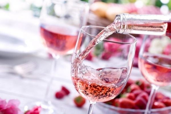 Лучшим в России признано розовое вино Кубани