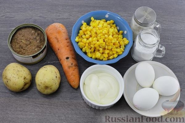 Слоёный салат с тунцом, картофелем, морковью, кукурузой и яйцами